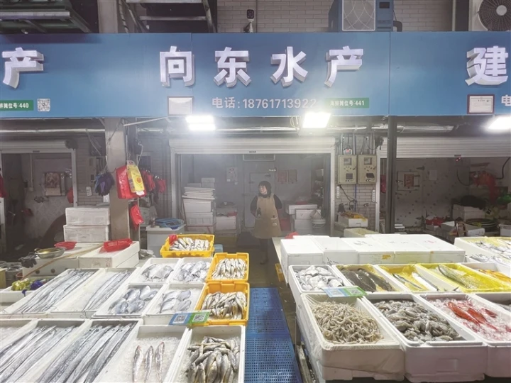 海鮮扎堆闖市場 南通市民爭嘗“開春鮮”