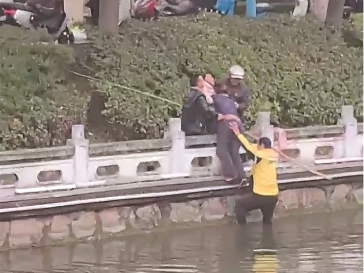 海安外賣(mài)小哥勇救落水者